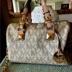 COPY - Michael Kors Logo Bag